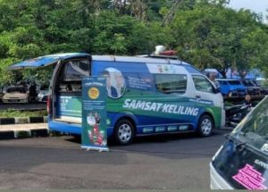 Parkir Mobil SAMSAT Keliling Untuk Perpanjangan STNK