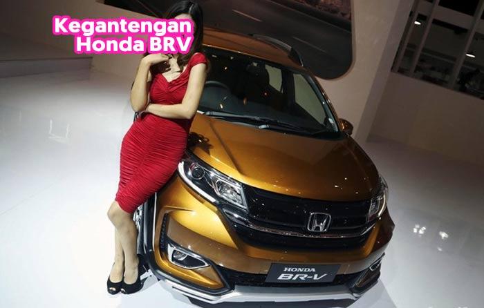 Menilik kegantengan honda Brv- berpose dengan SPG Sales girl dari Honda Cantik dan Seksi