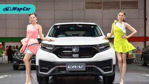 SPG seksi bersama dengan Honda HRV Terbaru