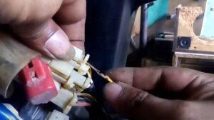 Hubungkan kabel Pink ke kabel Pulser dibagian belakang alarm motor